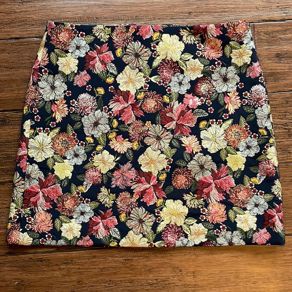 Loft mini skirt black with flowers 8P